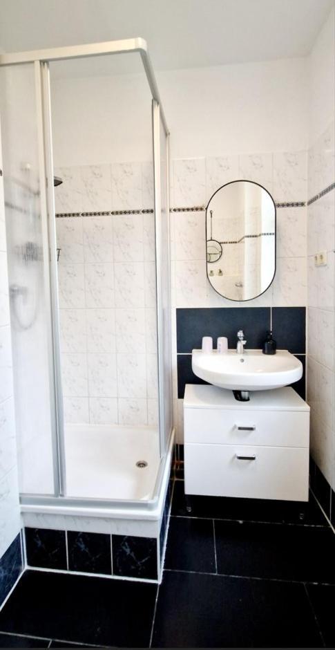 The World, Stilvolles Apartment, Stadtzentral, Parking Free, Late Check In Magdeburg Exterior photo